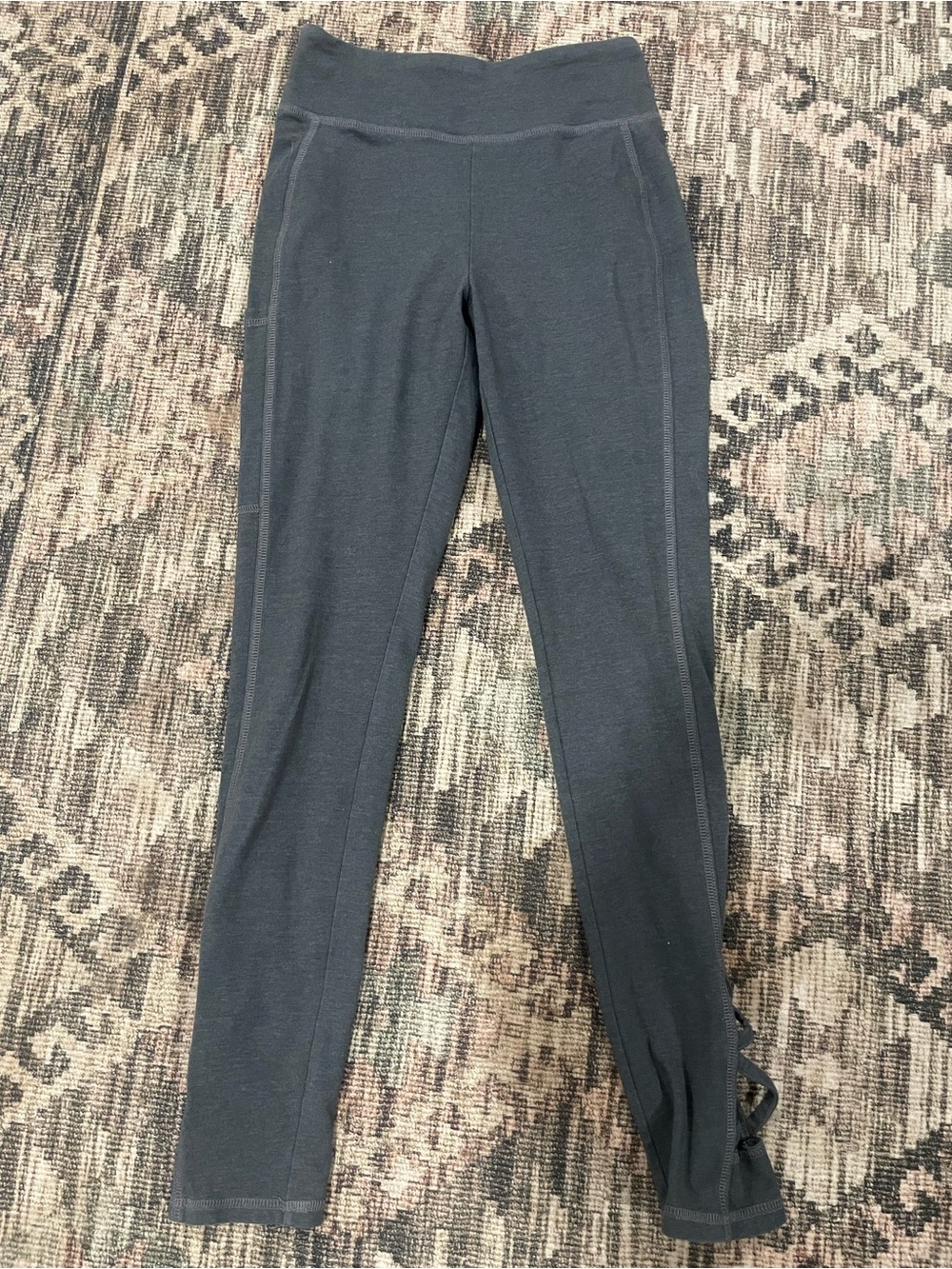Hollister Women’s Dark Charcoal High-Rise Seam Leggings